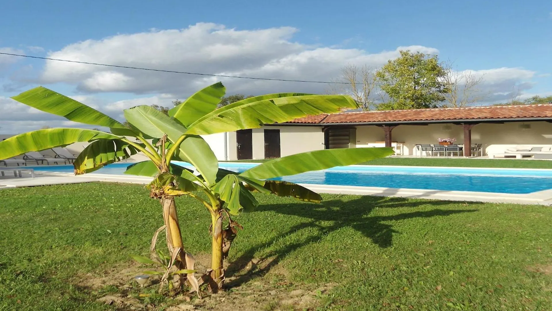 Luxurious Holiday Home With Private Pool, Cleaning Included Buzon 0*,  Francia